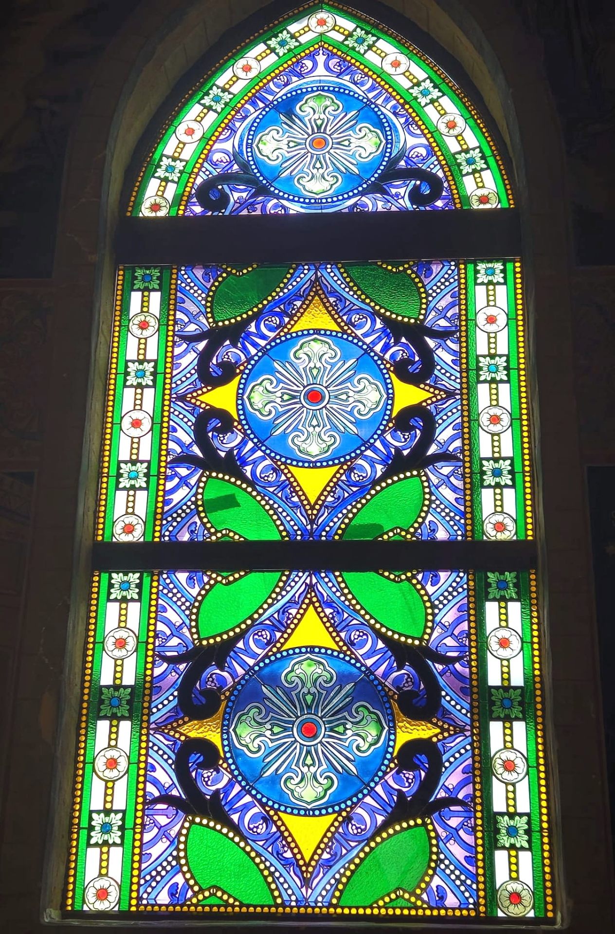 Panou de vitraliu gotic ornamental
