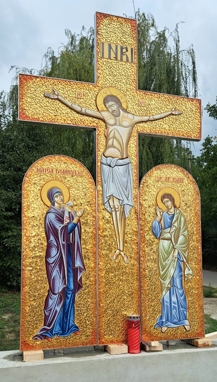 Triptic în mozaic cu Răstignirea